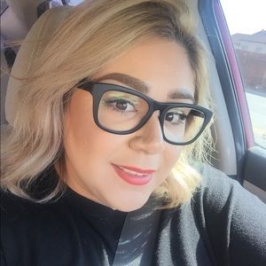 Meet your Posher, Cynthia